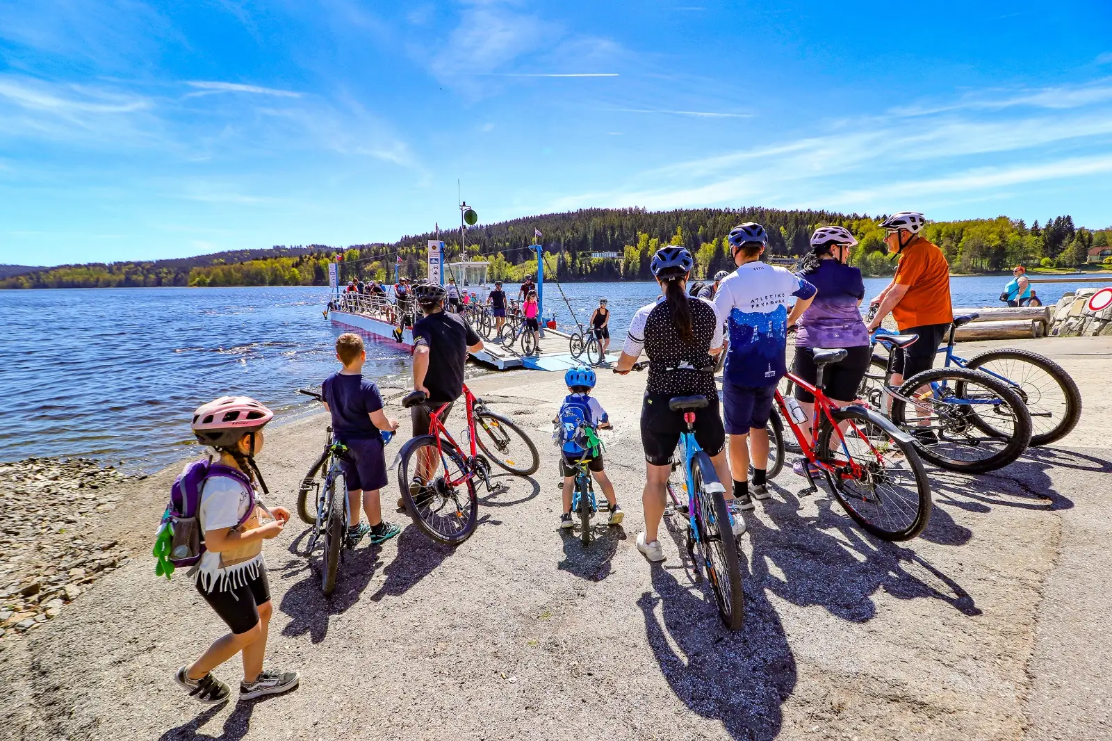 Ideální poloha půjčovny hned u cyklostezky a 300 m od cyklo-přívozu Frymburk - Frýdava Image